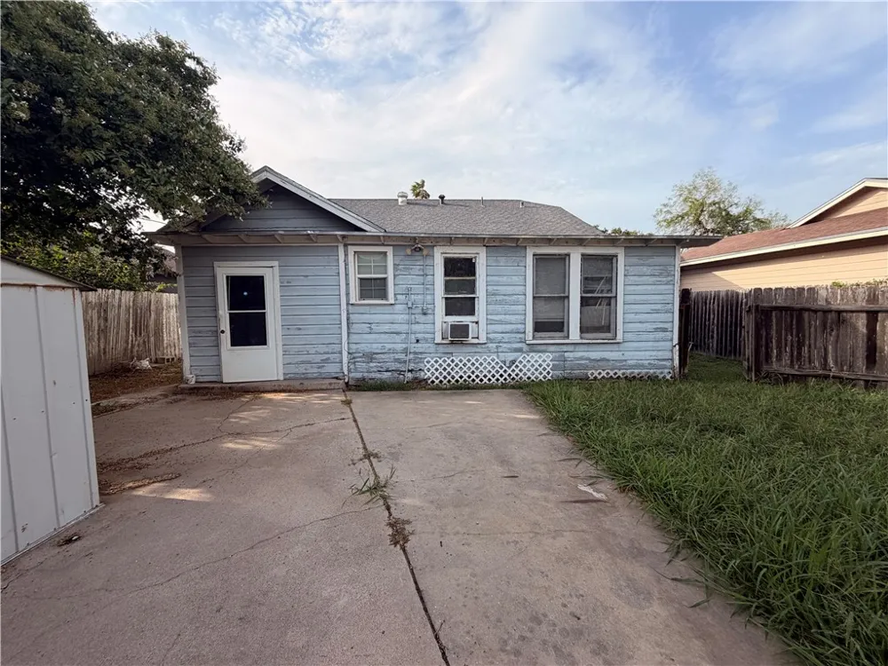 723 W Alice Avenue Kingsville, TX 78363