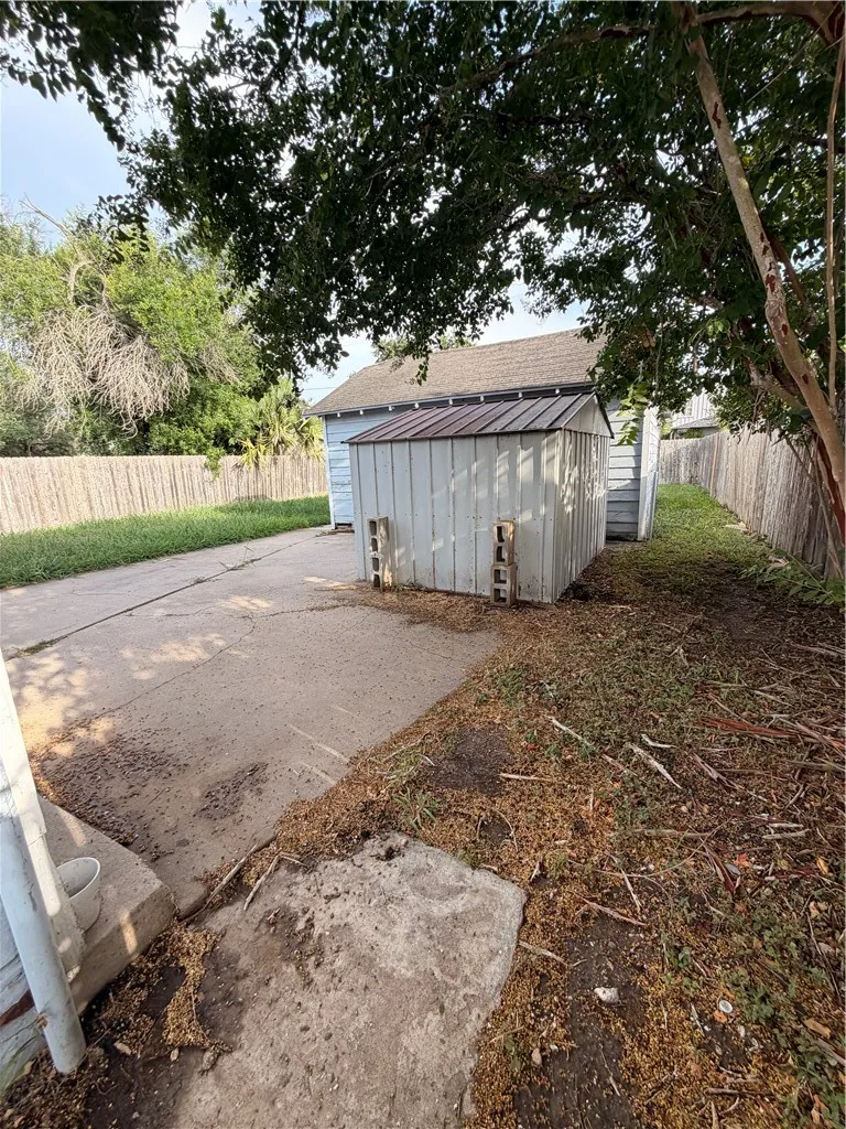 723 W Alice Avenue Kingsville, TX 78363