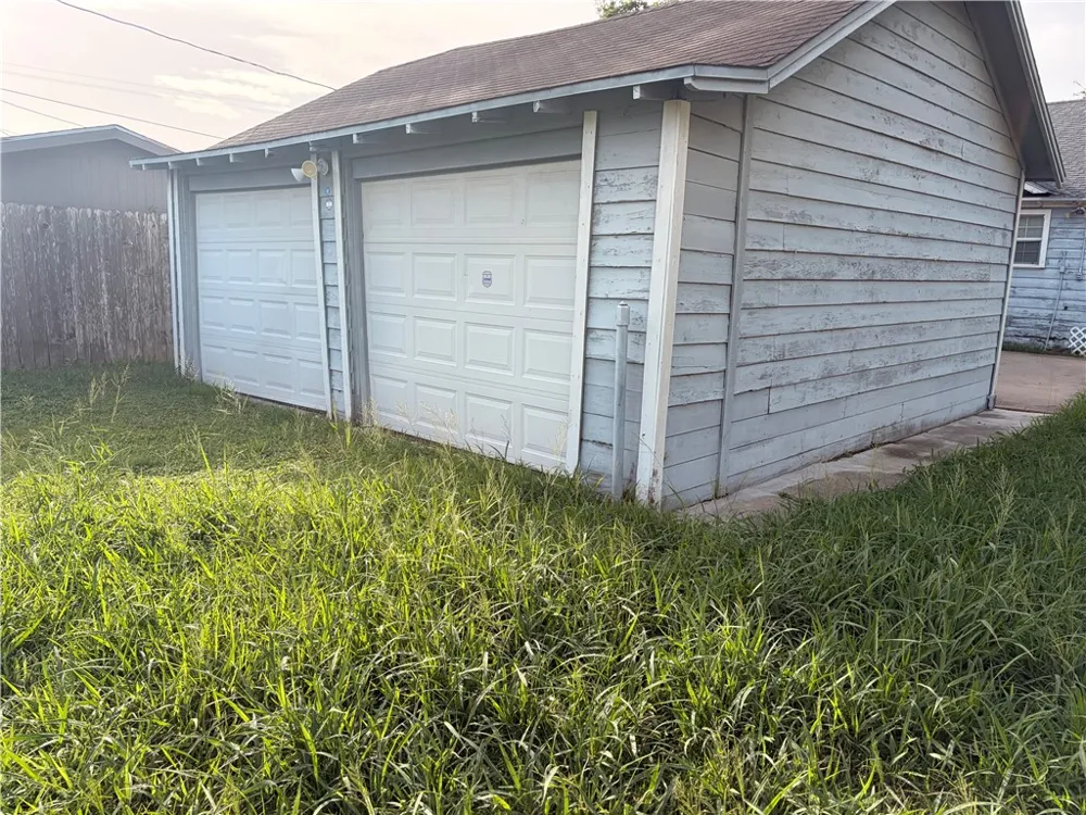 723 W Alice Avenue Kingsville, TX 78363