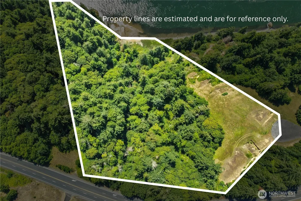 26 Riverview East Road Cathlamet, WA 98612