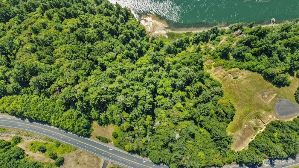 26 Riverview East Road Cathlamet, WA 98612
