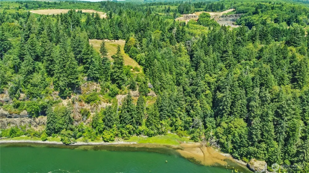 26 Riverview East Road Cathlamet, WA 98612