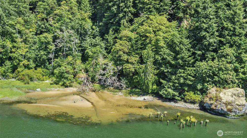26 Riverview East Road Cathlamet, WA 98612
