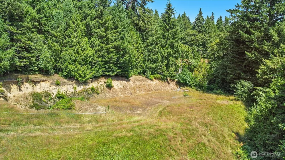 26 Riverview East Road Cathlamet, WA 98612