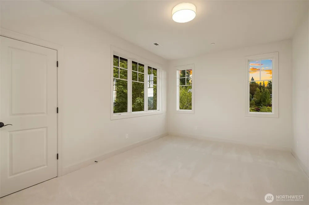 3489 NE Harrison Street Issaquah, WA 98029