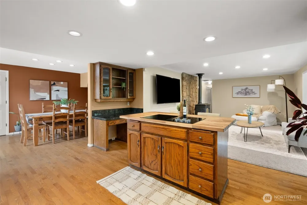 6717 56th Street E Puyallup, WA 98371