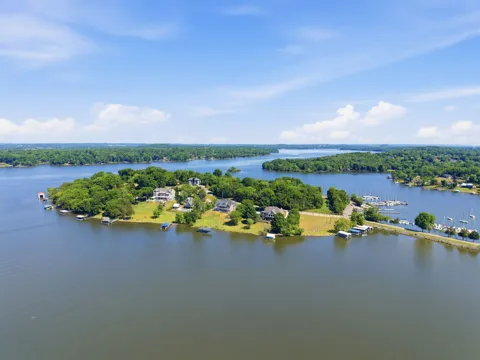305 Harbor Dr