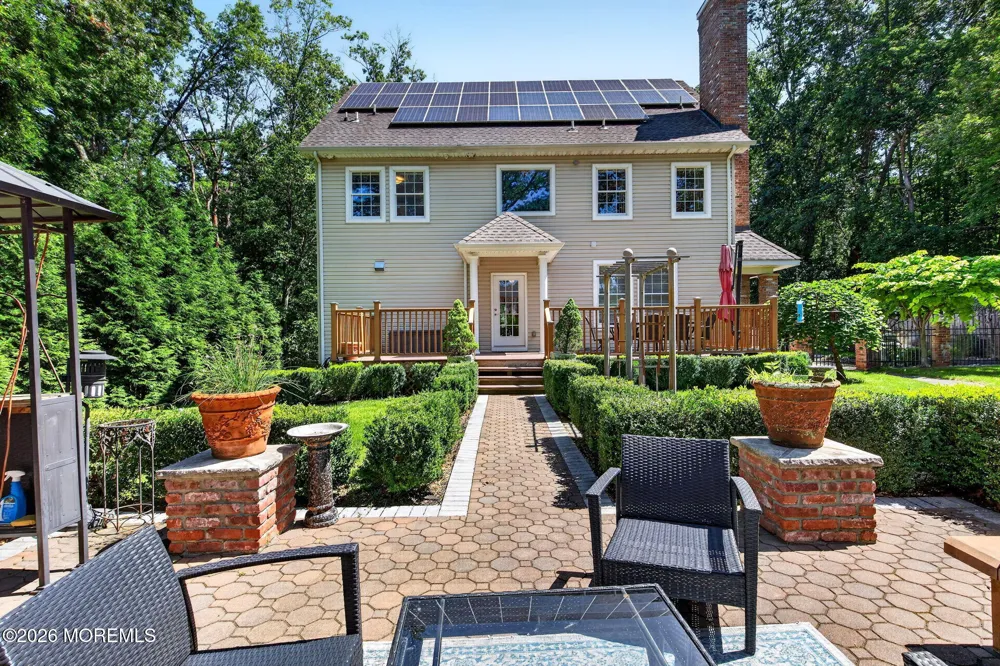 93 Lamb Lane Manalapan, NJ 07726