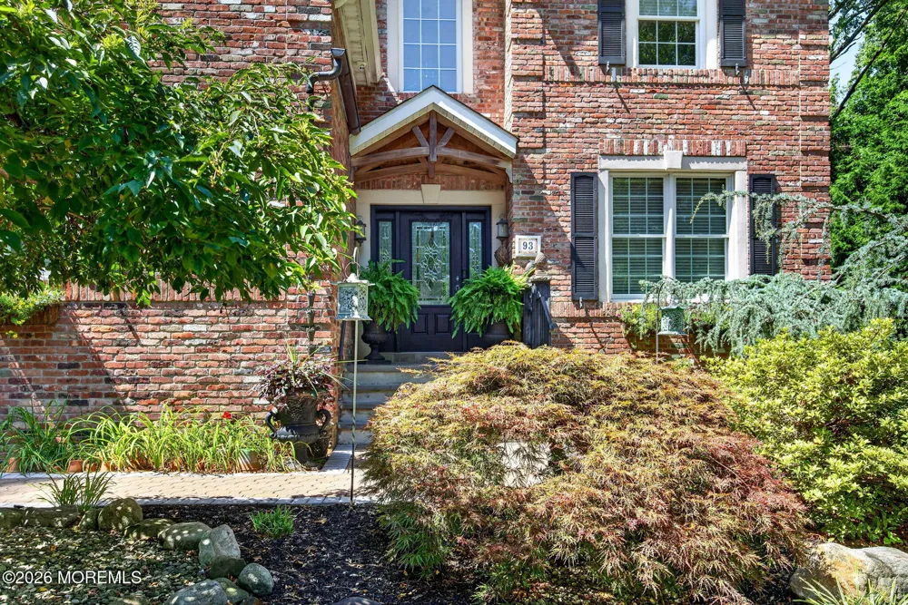 93 Lamb Lane Manalapan, NJ 07726