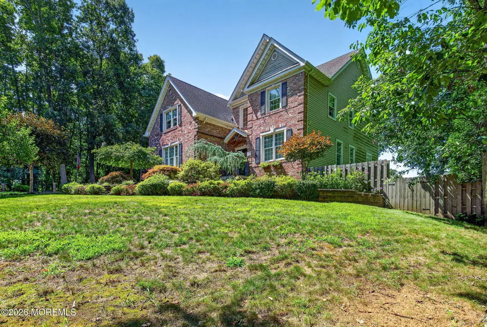 93 Lamb Lane Manalapan, NJ 07726