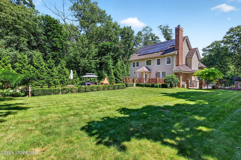 93 Lamb Lane Manalapan, NJ 07726