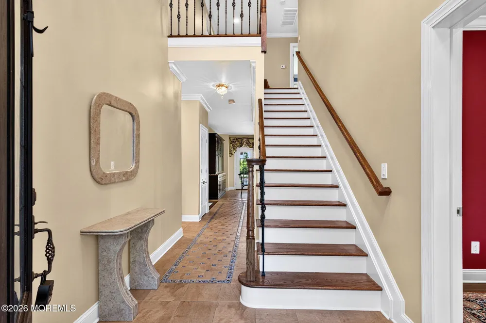 93 Lamb Lane Manalapan, NJ 07726