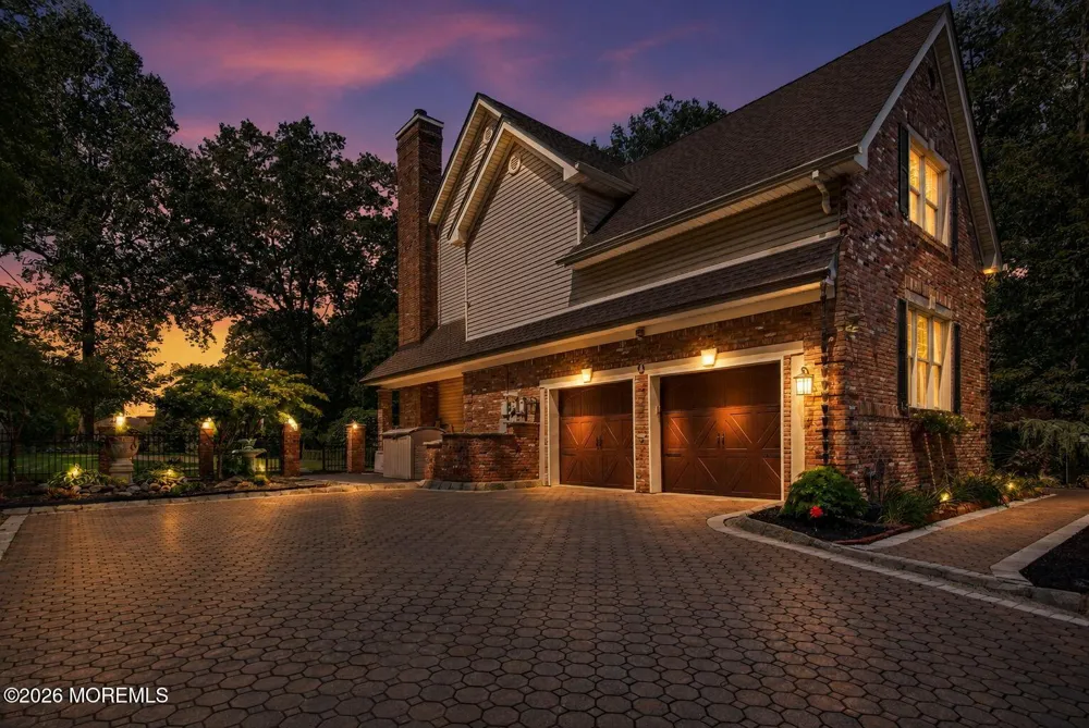 93 Lamb Lane Manalapan, NJ 07726
