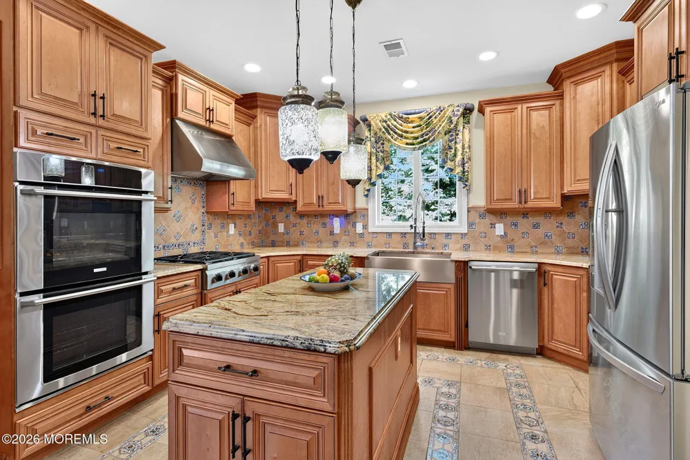 93 Lamb Lane Manalapan, NJ 07726