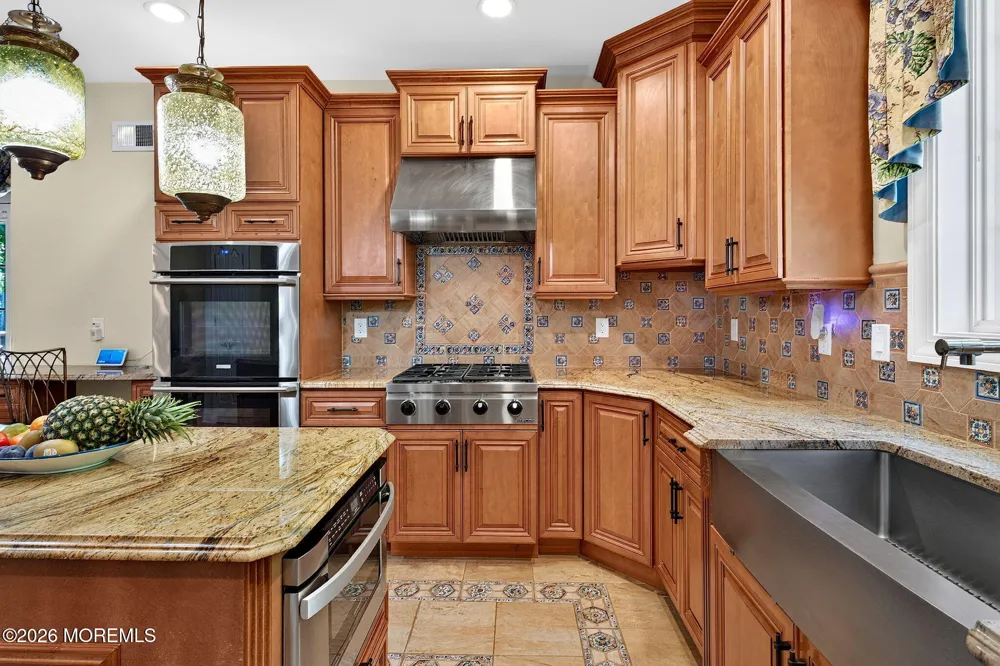 93 Lamb Lane Manalapan, NJ 07726