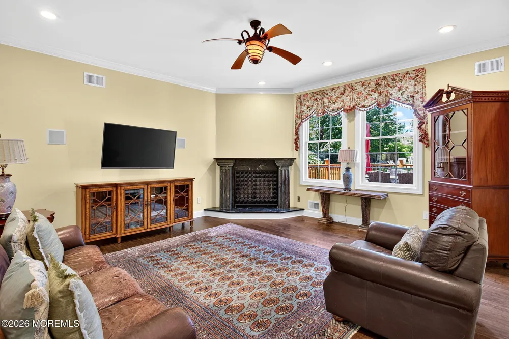 93 Lamb Lane Manalapan, NJ 07726