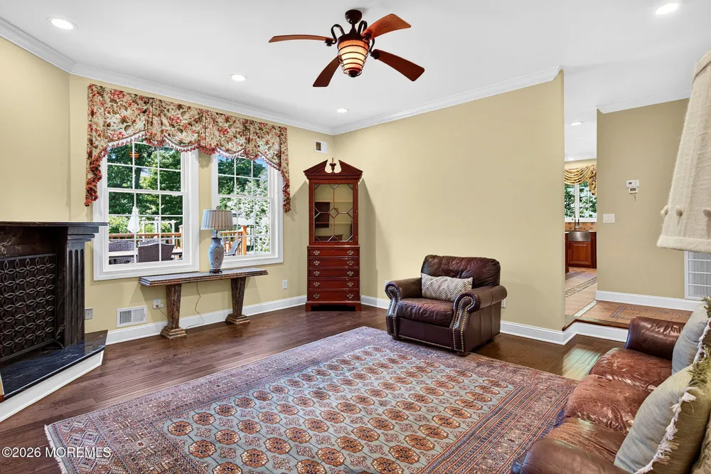 93 Lamb Lane Manalapan, NJ 07726
