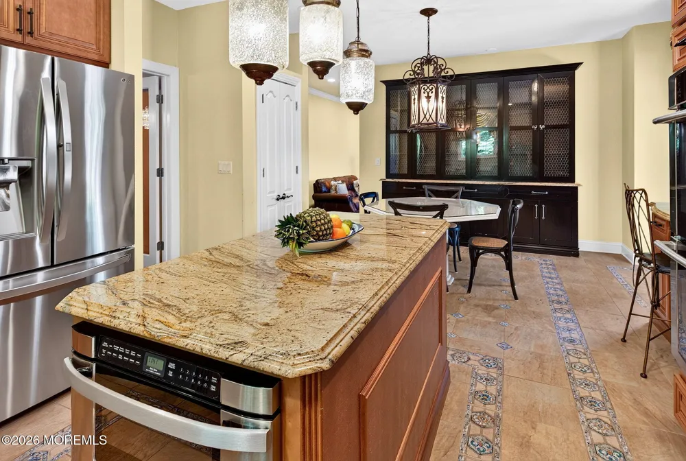 93 Lamb Lane Manalapan, NJ 07726