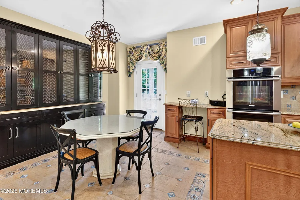 93 Lamb Lane Manalapan, NJ 07726