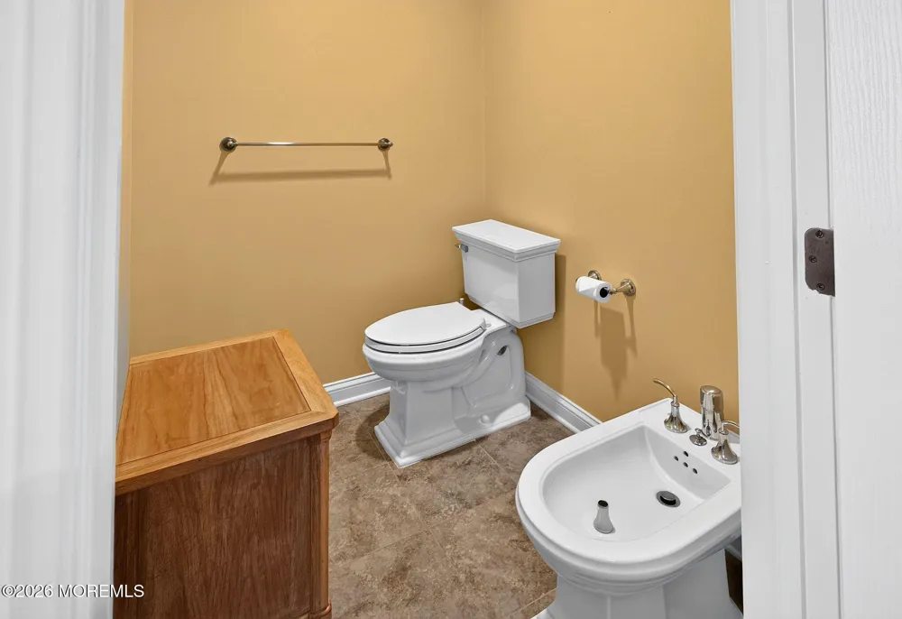 93 Lamb Lane Manalapan, NJ 07726