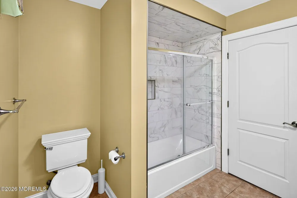 93 Lamb Lane Manalapan, NJ 07726