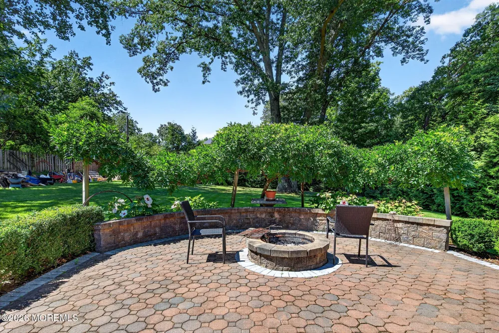 93 Lamb Lane Manalapan, NJ 07726
