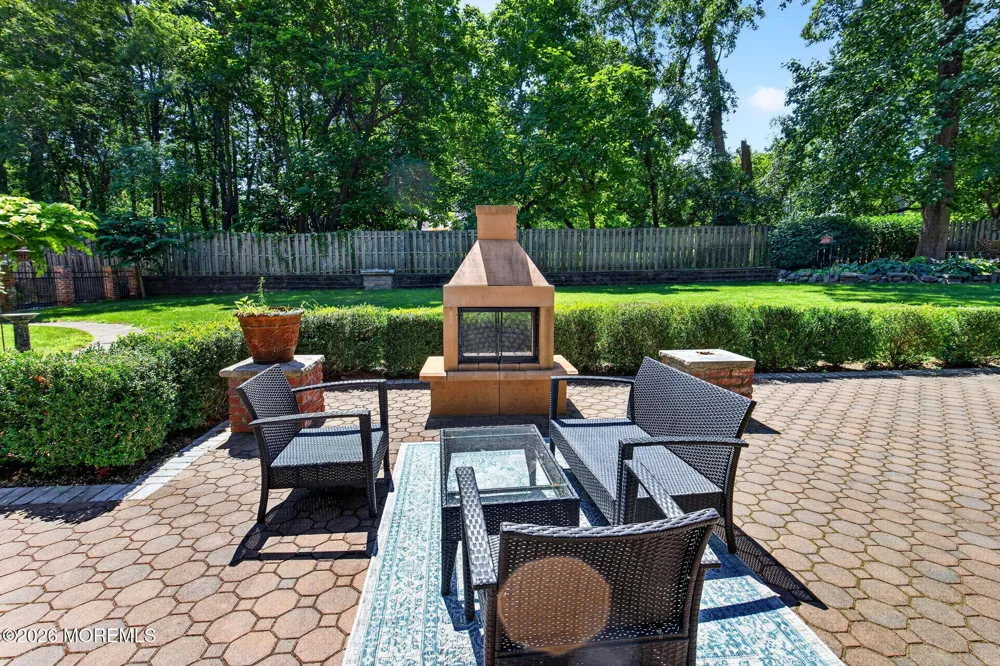 93 Lamb Lane Manalapan, NJ 07726