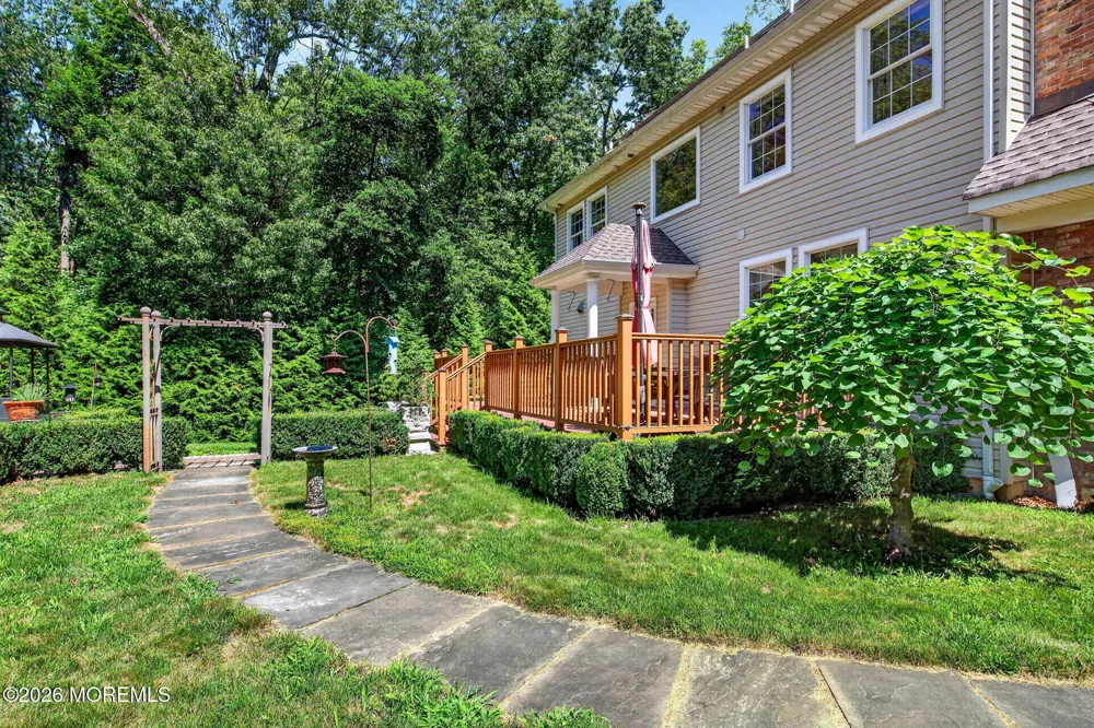 93 Lamb Lane Manalapan, NJ 07726