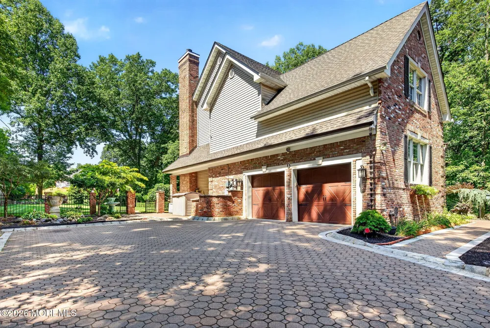 93 Lamb Lane Manalapan, NJ 07726