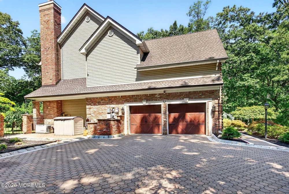 93 Lamb Lane Manalapan, NJ 07726