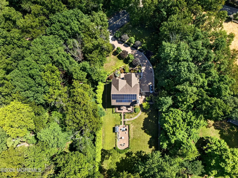 93 Lamb Lane Manalapan, NJ 07726