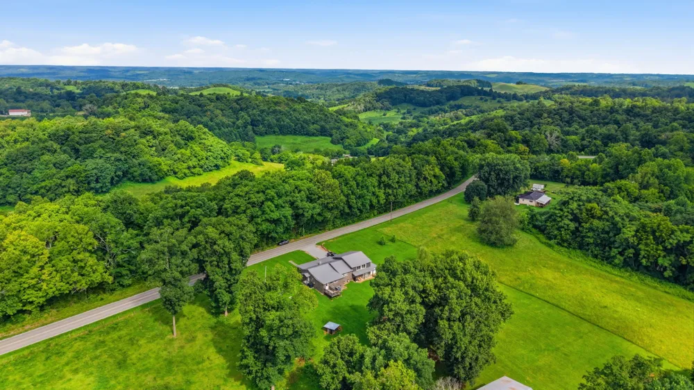 745 Lois Ridge Rd Lynchburg, TN 37352