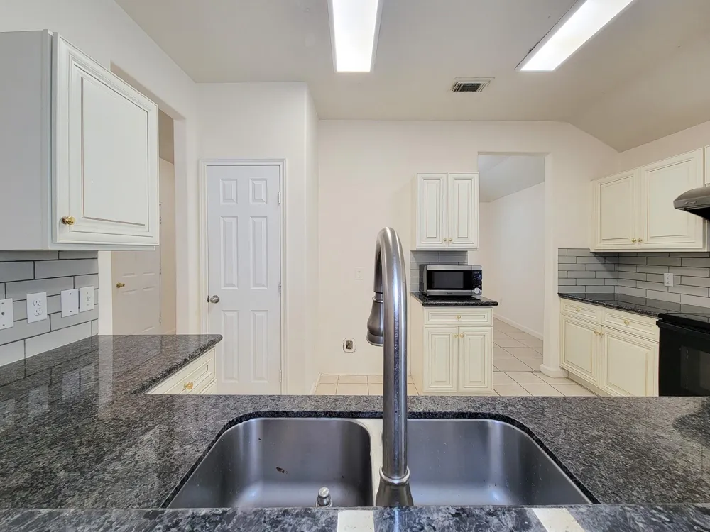 3010 Stonecross Lane Dickinson, TX 77539