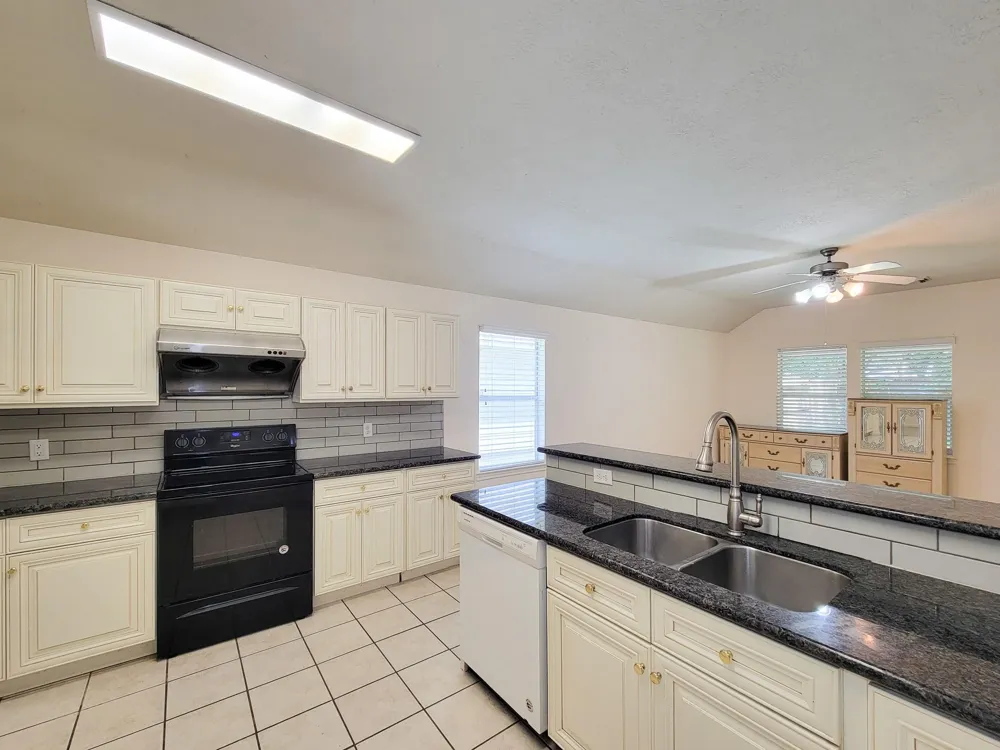 3010 Stonecross Lane Dickinson, TX 77539