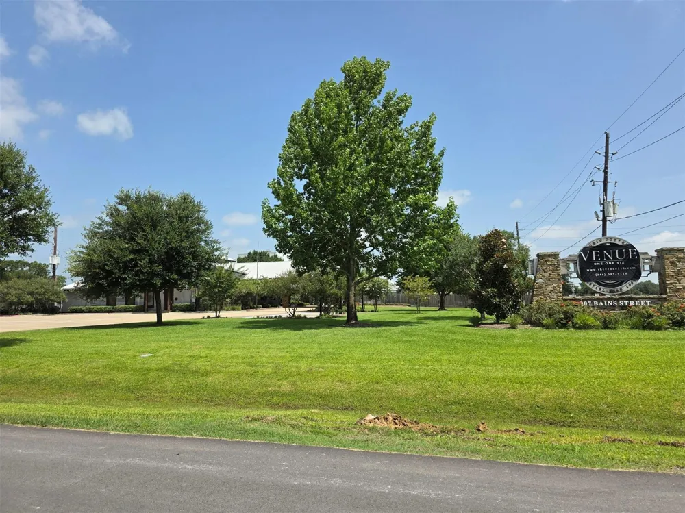4218 1st Street Brookshire, TX 77423