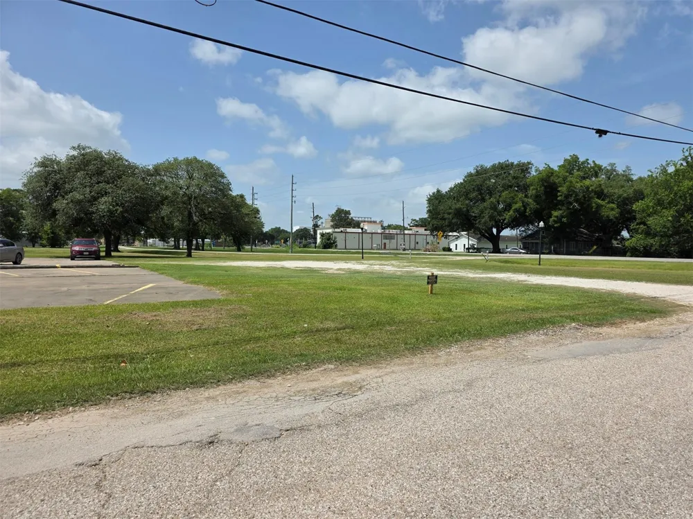 4218 1st Street Brookshire, TX 77423