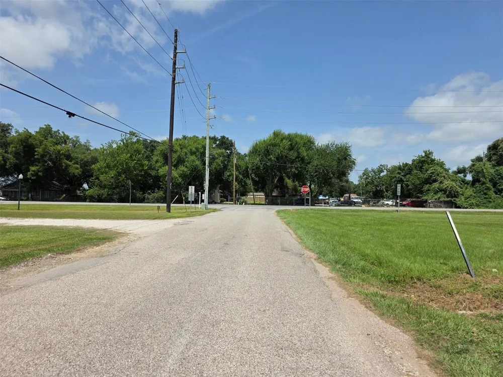 4218 1st Street Brookshire, TX 77423