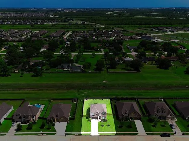 11802 Autumn Leaf Drive Mont Belvieu, TX 77535