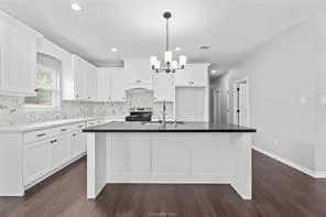 1913 Marshall Avenue Bryan, TX 77803