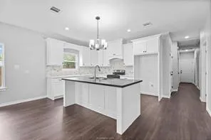 1913 Marshall Avenue Bryan, TX 77803