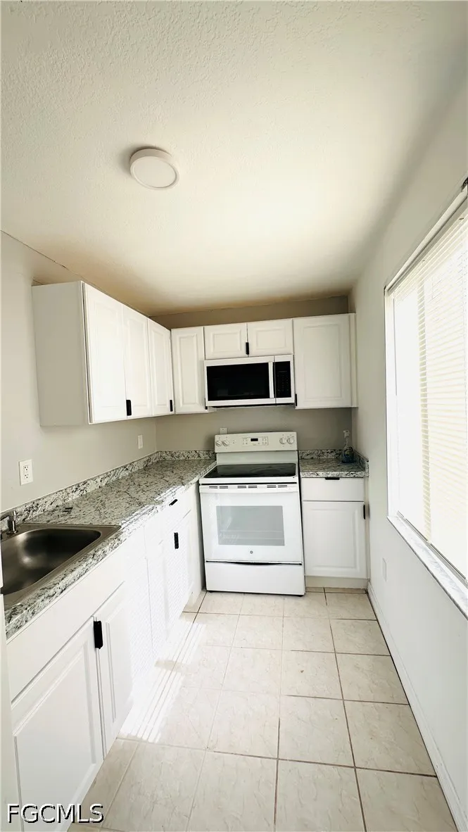 5th Avenue Fort Myers, FL 33907