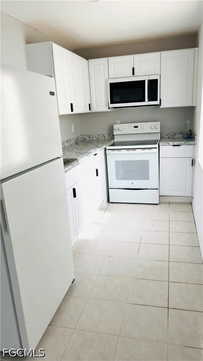5th Avenue Fort Myers, FL 33907