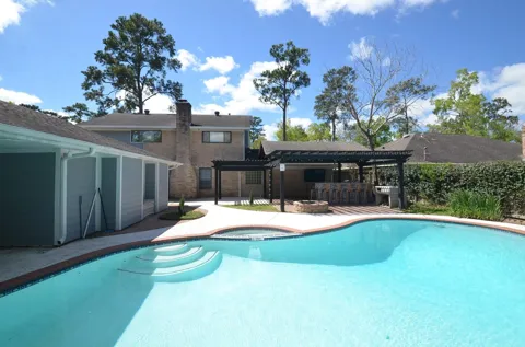 2711 Williamsburg Drive