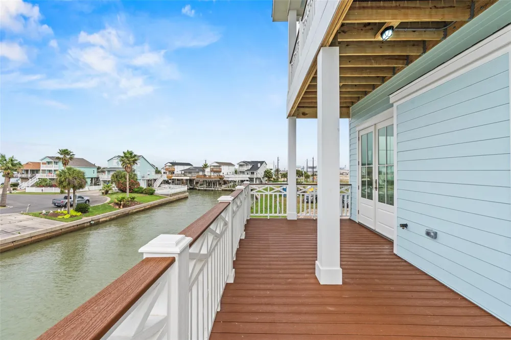 107 Gulf Drive Tiki Island, TX 77554