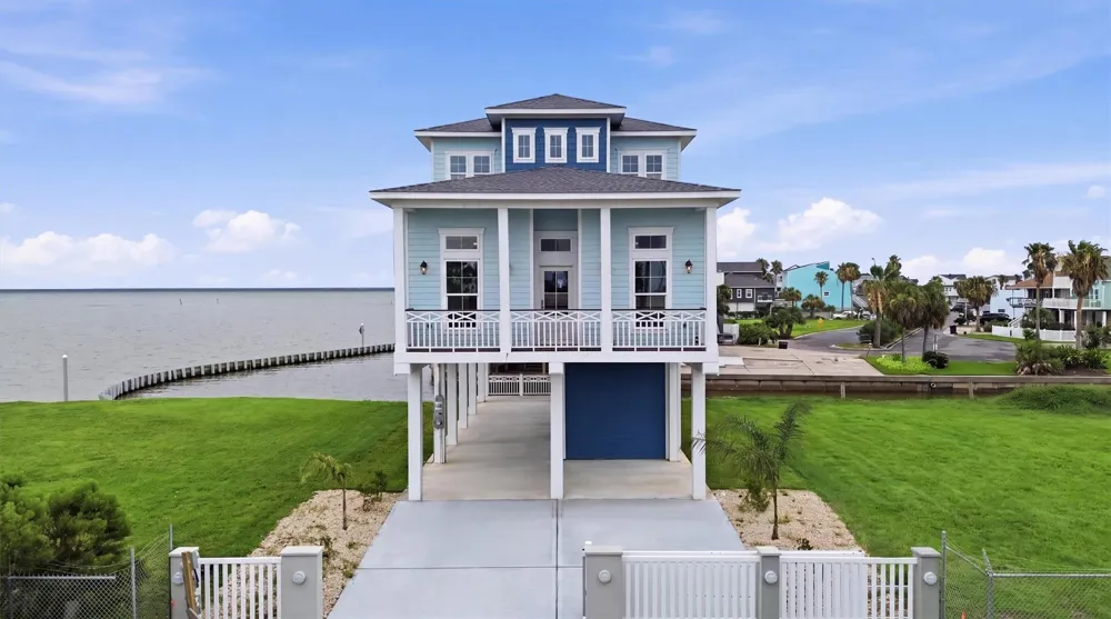 107 Gulf Drive Tiki Island, TX 77554