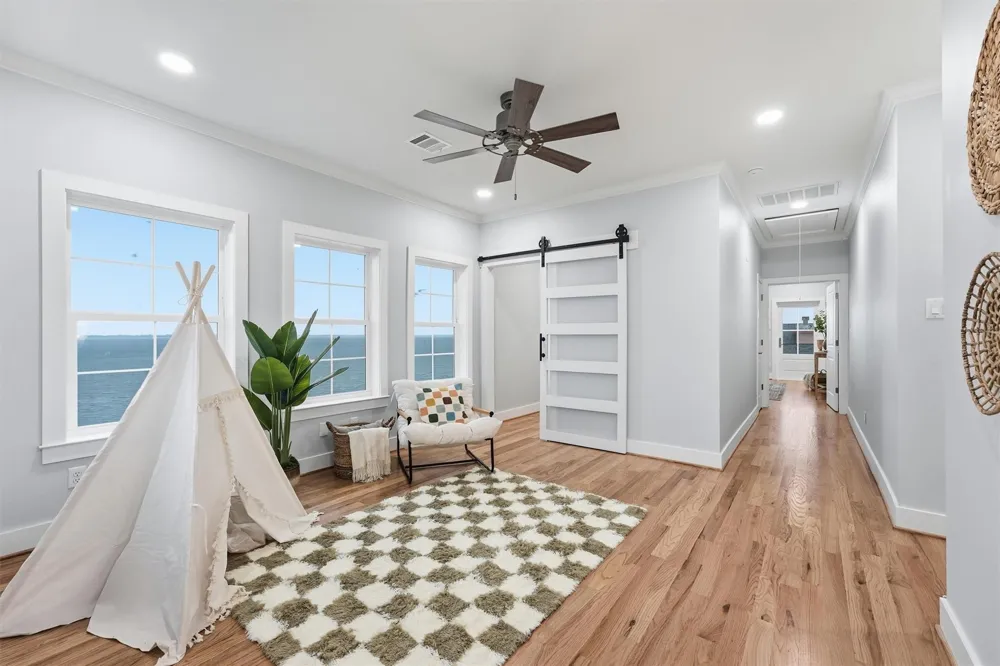 107 Gulf Drive Tiki Island, TX 77554