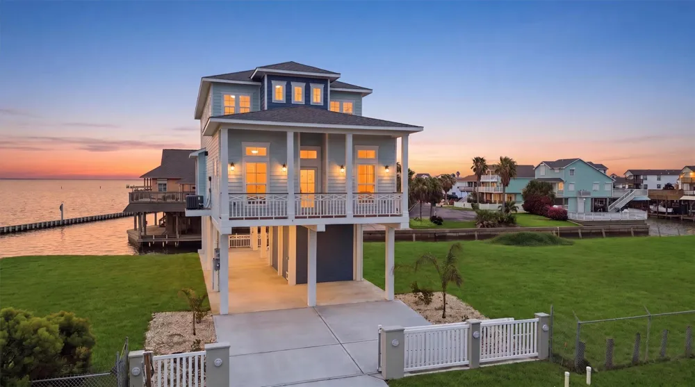 107 Gulf Drive Tiki Island, TX 77554