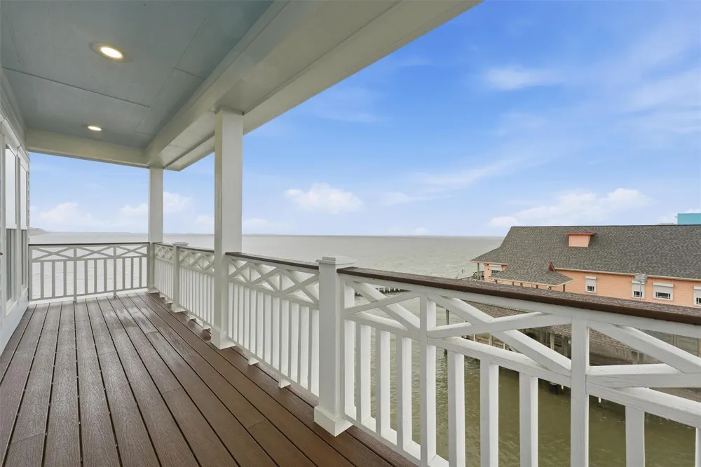 107 Gulf Drive Tiki Island, TX 77554