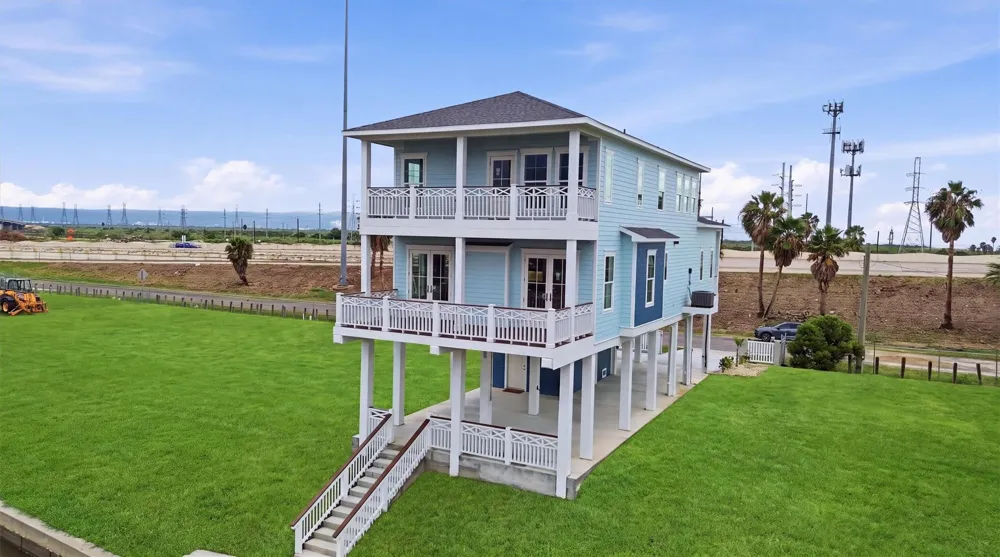 107 Gulf Drive Tiki Island, TX 77554