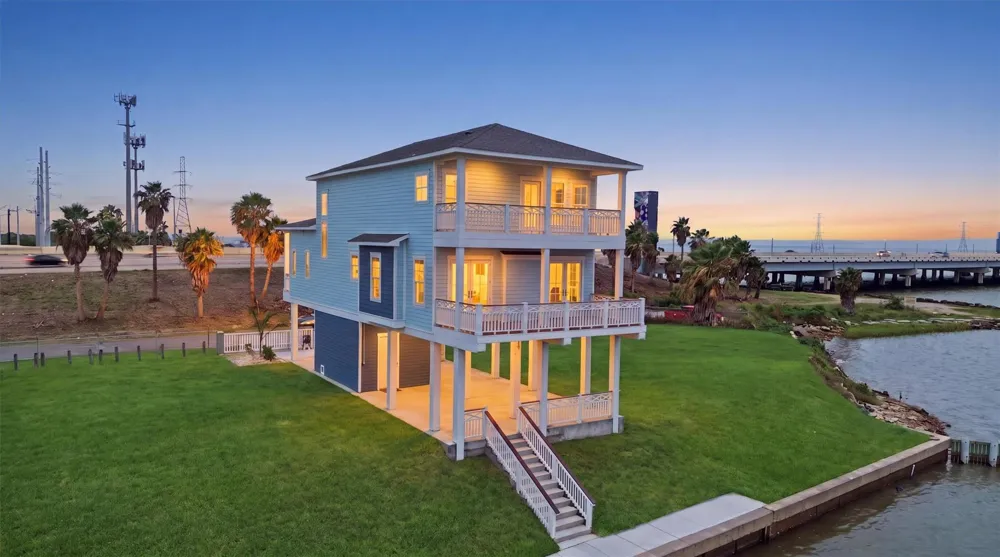 107 Gulf Drive Tiki Island, TX 77554